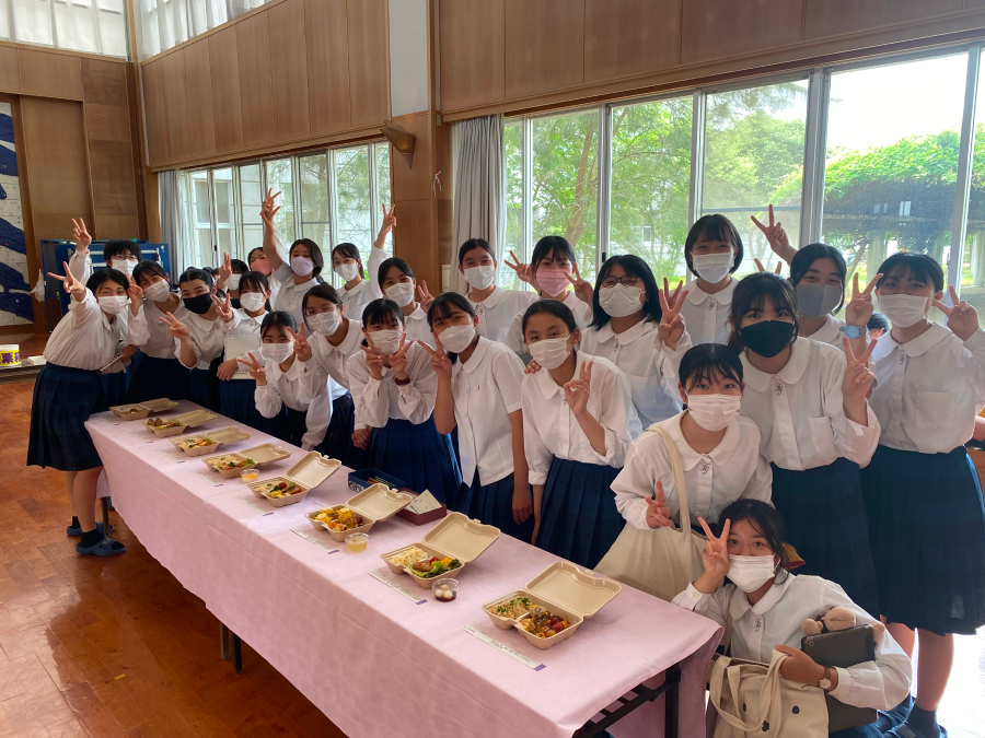 学科生徒「同じ釜の飯を食べる仲間」